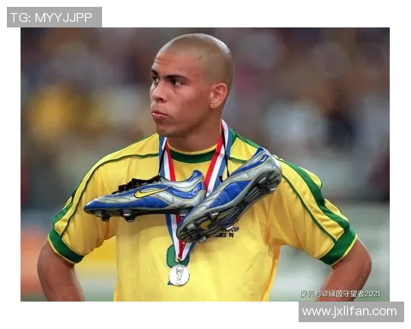 足球场上的王者之光:11号球星的传奇故事与巅峰之路